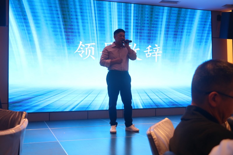 董事長開場(chǎng).jpg 董事長開場(chǎng).jpg