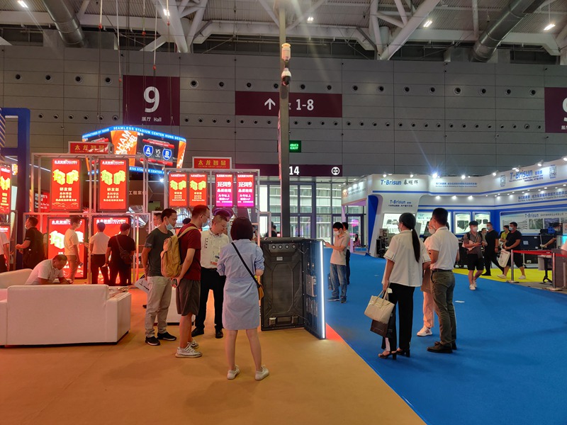 燈桿屏09.jpg 燈桿屏09.jpg