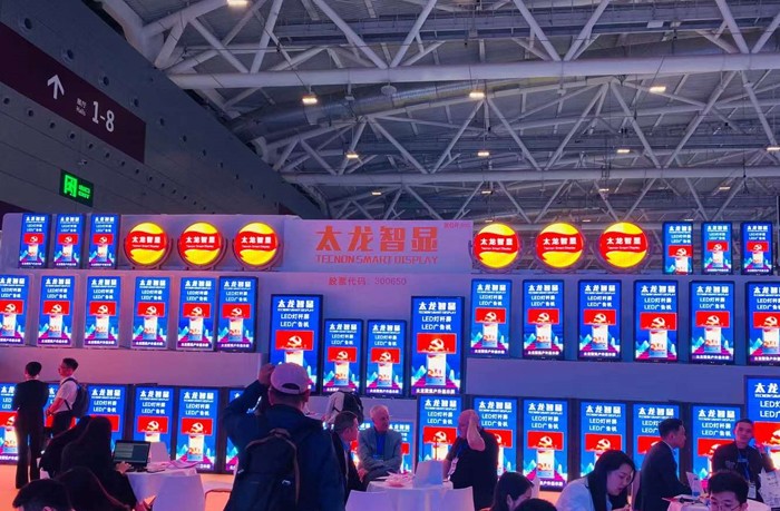 LED燈桿屏,LED廣告機 LED燈桿屏,LED廣告機